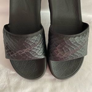 Nike solarsoft slides in black size 7